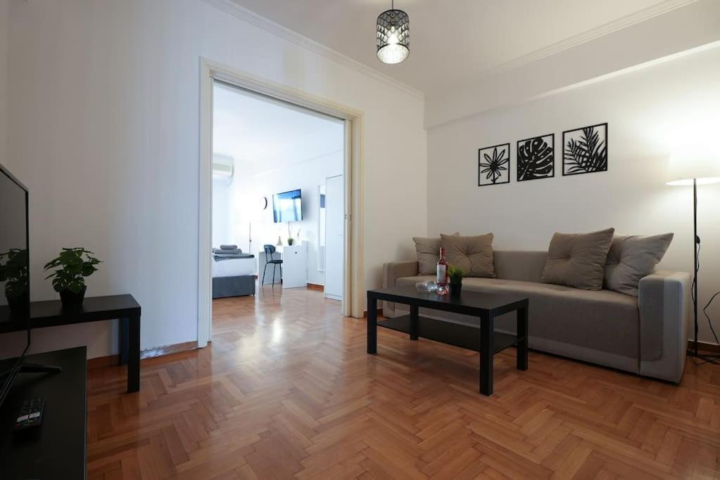 Syntagma Square, 70sqm Pentelis Sunny Apartment Athens
