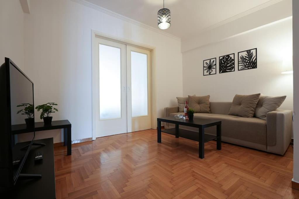 Syntagma Square, 70sqm Pentelis Sunny Apartment *