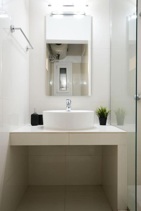 Syntagma Square, 70sqm Pentelis Sunny Athens